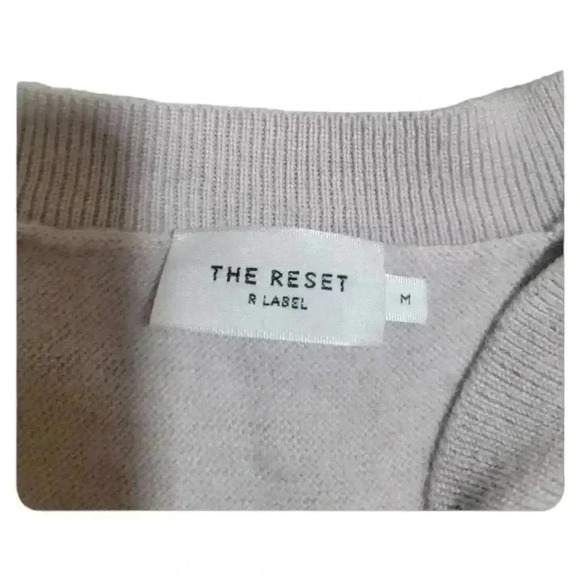 The Reset R Label Women's Gray V-Neck Wool Sweater Size Medium - Picture 2 of 4